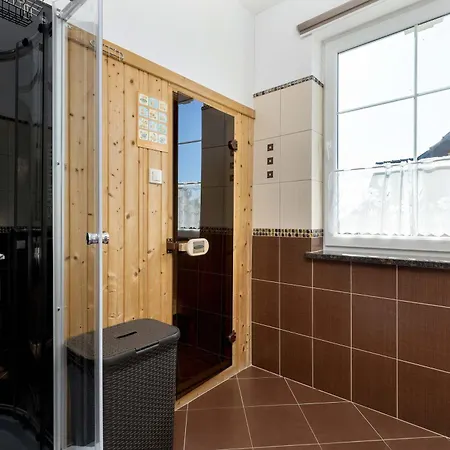 Vakantiehuis W Chlapowie Blisko Plazy Z Sauna, Kominkiem I Grillem By Renters *