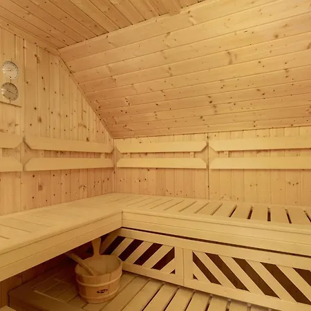 W Chlapowie Blisko Plazy Z Sauna, Kominkiem I Grillem By Renters
