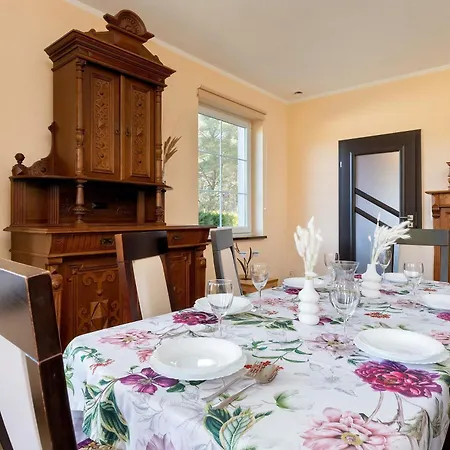 Vakantiehuis W Chlapowie Blisko Plazy Z Sauna, Kominkiem I Grillem By Renters *