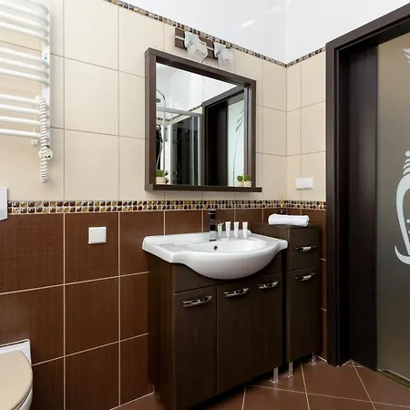W Chlapowie Blisko Plazy Z Sauna, Kominkiem I Grillem By Renters *