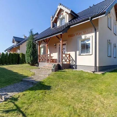 W Chlapowie Blisko Plazy Z Sauna, Kominkiem I Grillem By Renters *